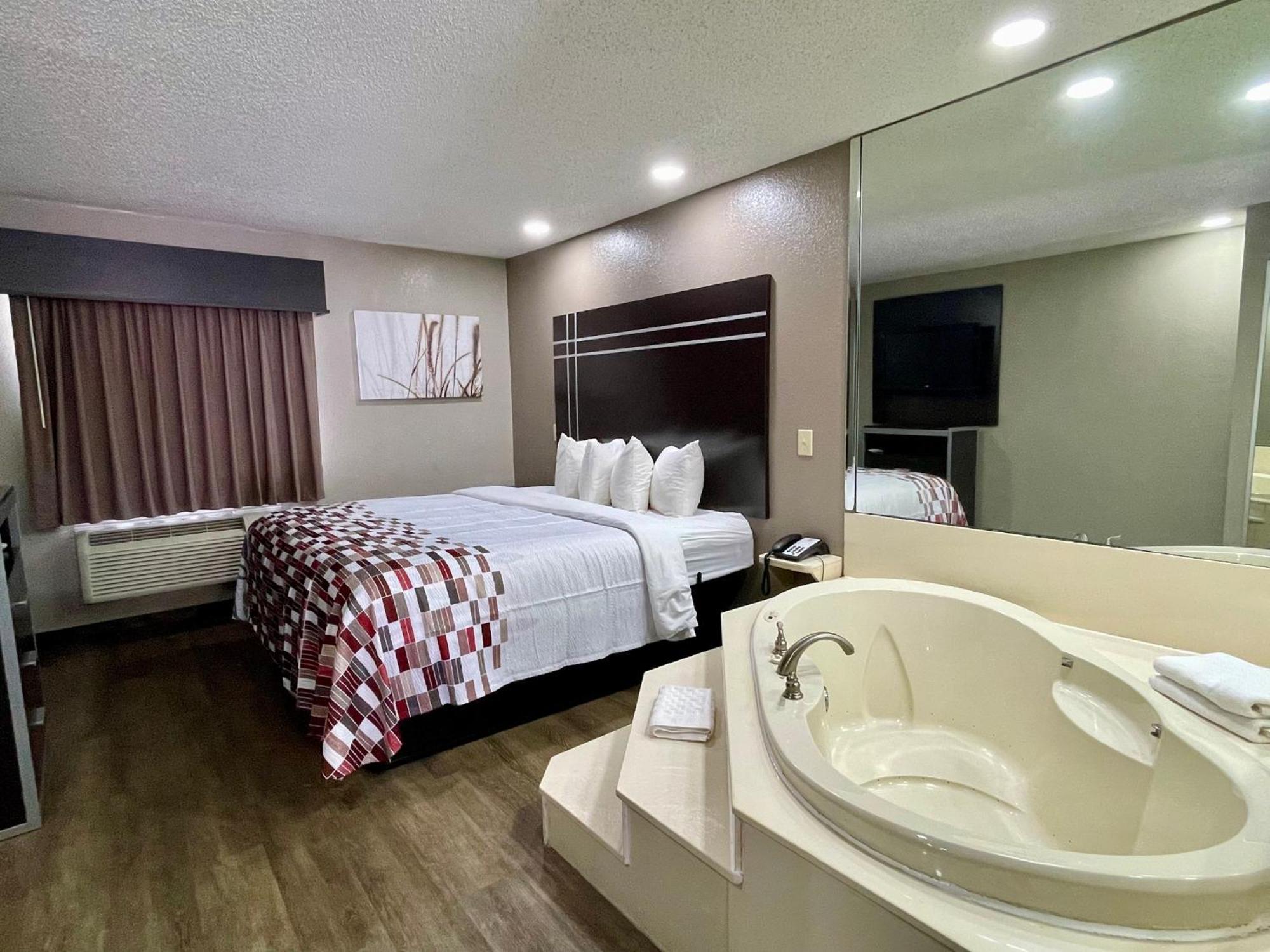 Red Roof Inn & Suites Jackson - Richland Bagian luar foto