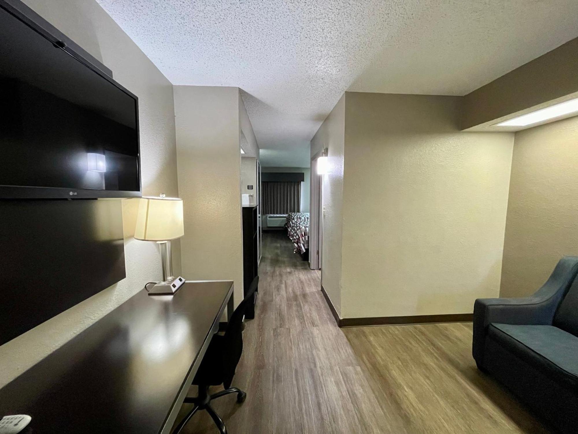 Red Roof Inn & Suites Jackson - Richland Bagian luar foto