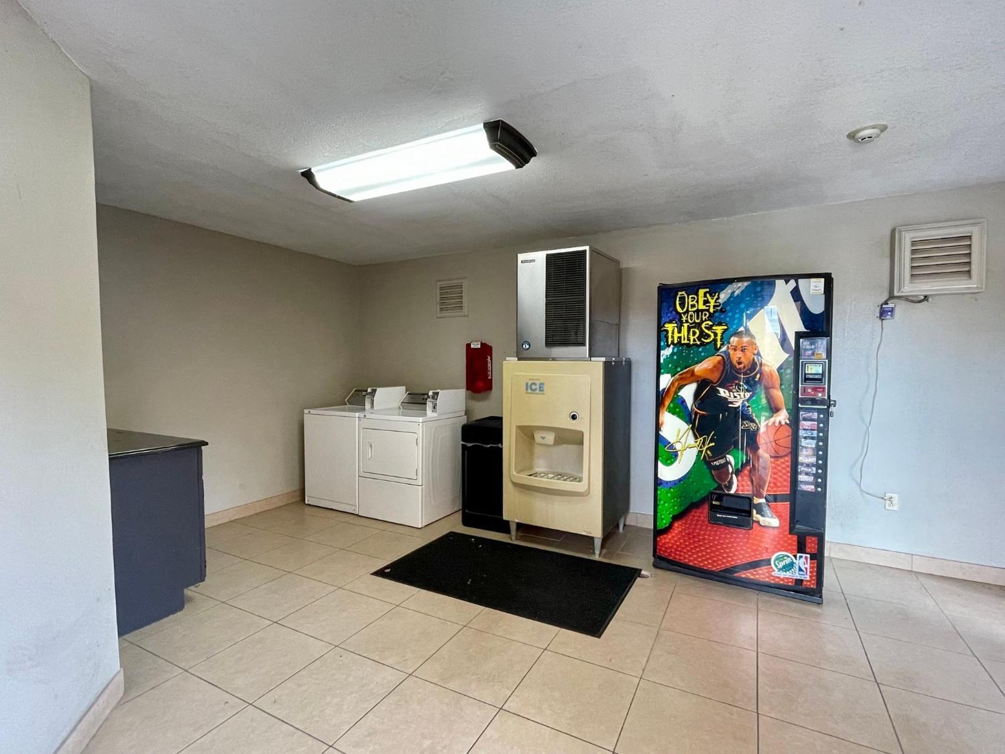 Red Roof Inn & Suites Jackson - Richland Bagian luar foto