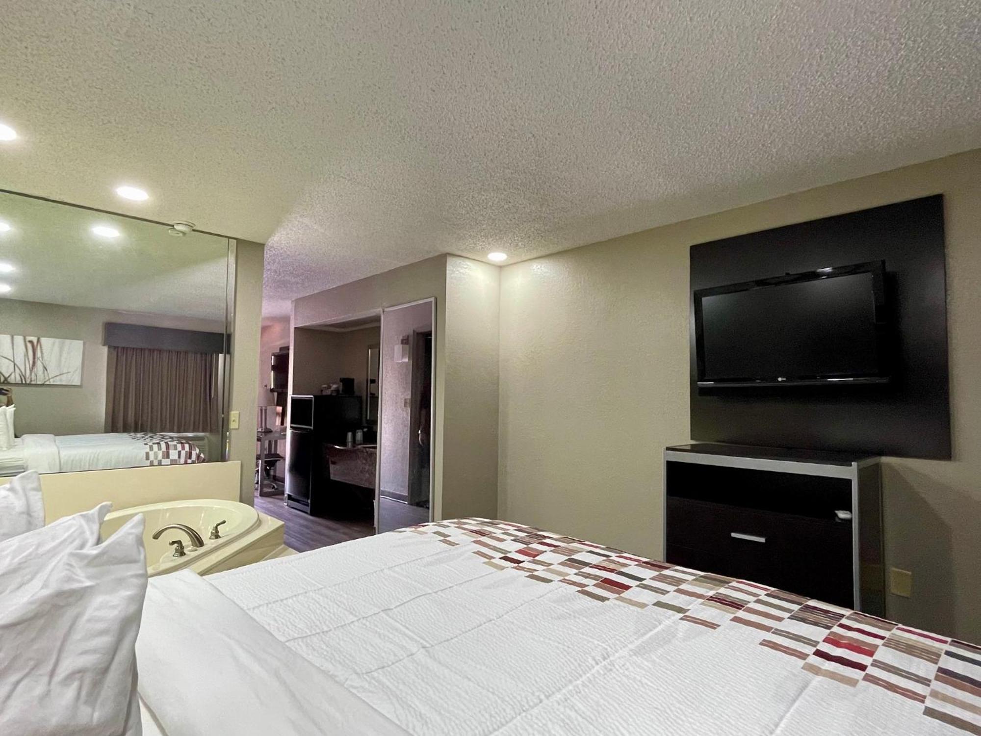 Red Roof Inn & Suites Jackson - Richland Bagian luar foto